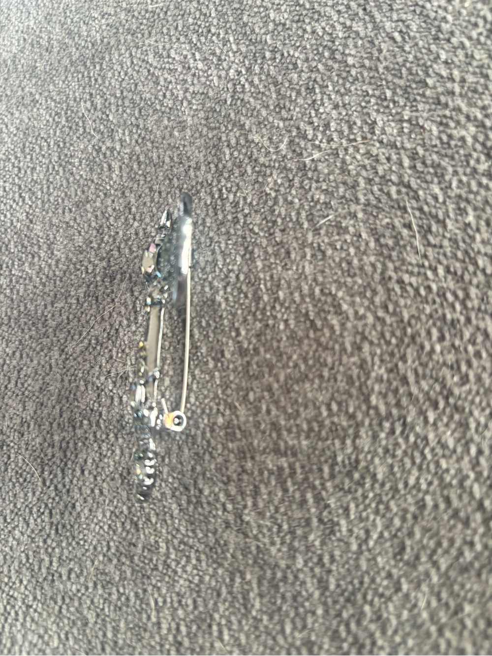 🌸 Silver Decorative Axe Brooch with Rhinestones 🌸 - Picture 2 of 4
